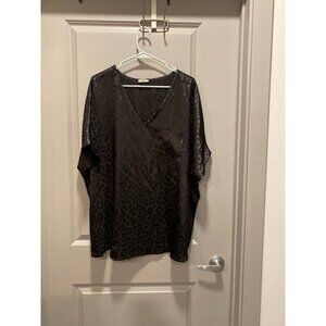 Jodifl Oversized M Black Leopard V-Neck Tee